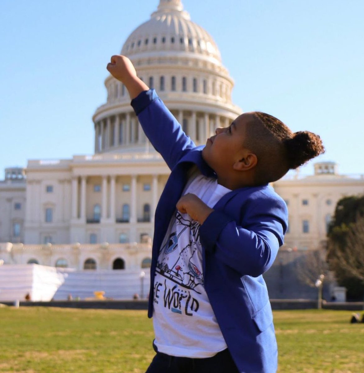 AimeeCho4's tweet photo. LOCAL KID FEATURED AT INAUGURATION: Remember Cavanaugh Bell, the inspiring Gaithersburg 8 year old who used his life savings to start a community pantry + help seniors? He'll be introducing @jtimberlake during the virtual Inauguration program tomorrow. Story at 6p @nbcwashington https://t.co/2KPkCx5zxS