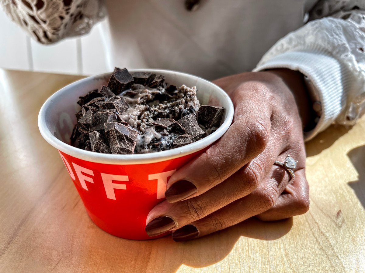 mblshutterbug's tweet photo. 📍 Charleston, SC 
📷 iPhone 12 Pro Max 

#MobileShutterbug #MobilePhotography #Photogram #InstaPhoto #PhotoOfTheDay #Travel #iPhonography #ShotOniPhone #CHS #CharlestonSC #icecream #dessert https://t.co/S2Wx945ZwL