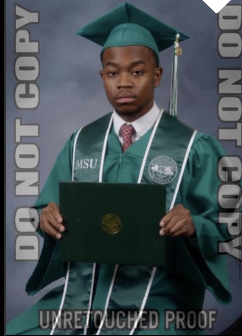 det_finest's tweet photo. I’m good on the paperwork 🎓 ‘21 https://t.co/cj73LYmHfV