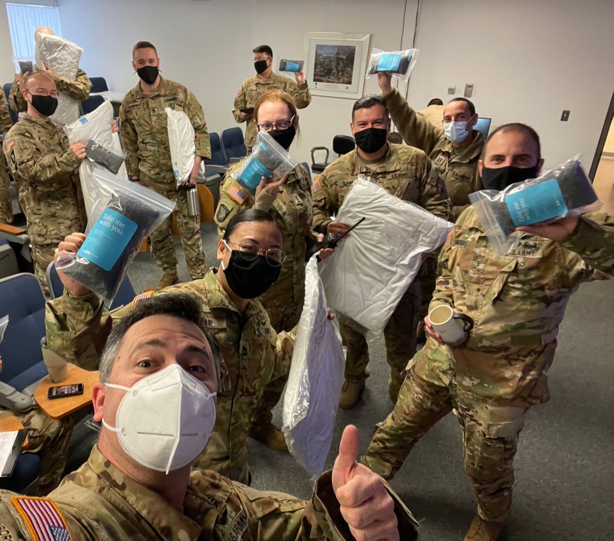 OneFreshPillow's tweet photo. The pillows have landed. I REPEAT: The pillows have landed!!! #MakeAmericaSleepAgain @NationalGuard @DCNationalGuard https://t.co/gTXntDONDs