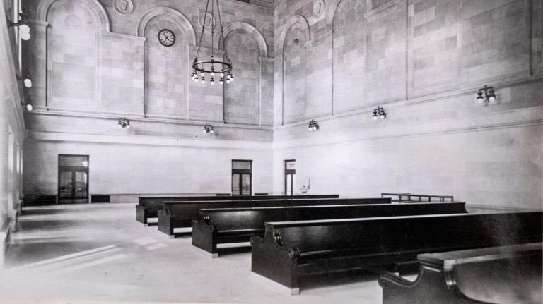 The original Penn (demolished in 1963) had two seating rooms (open to the public, not just to ticketed passengers). Here’s one, circa 1910.
