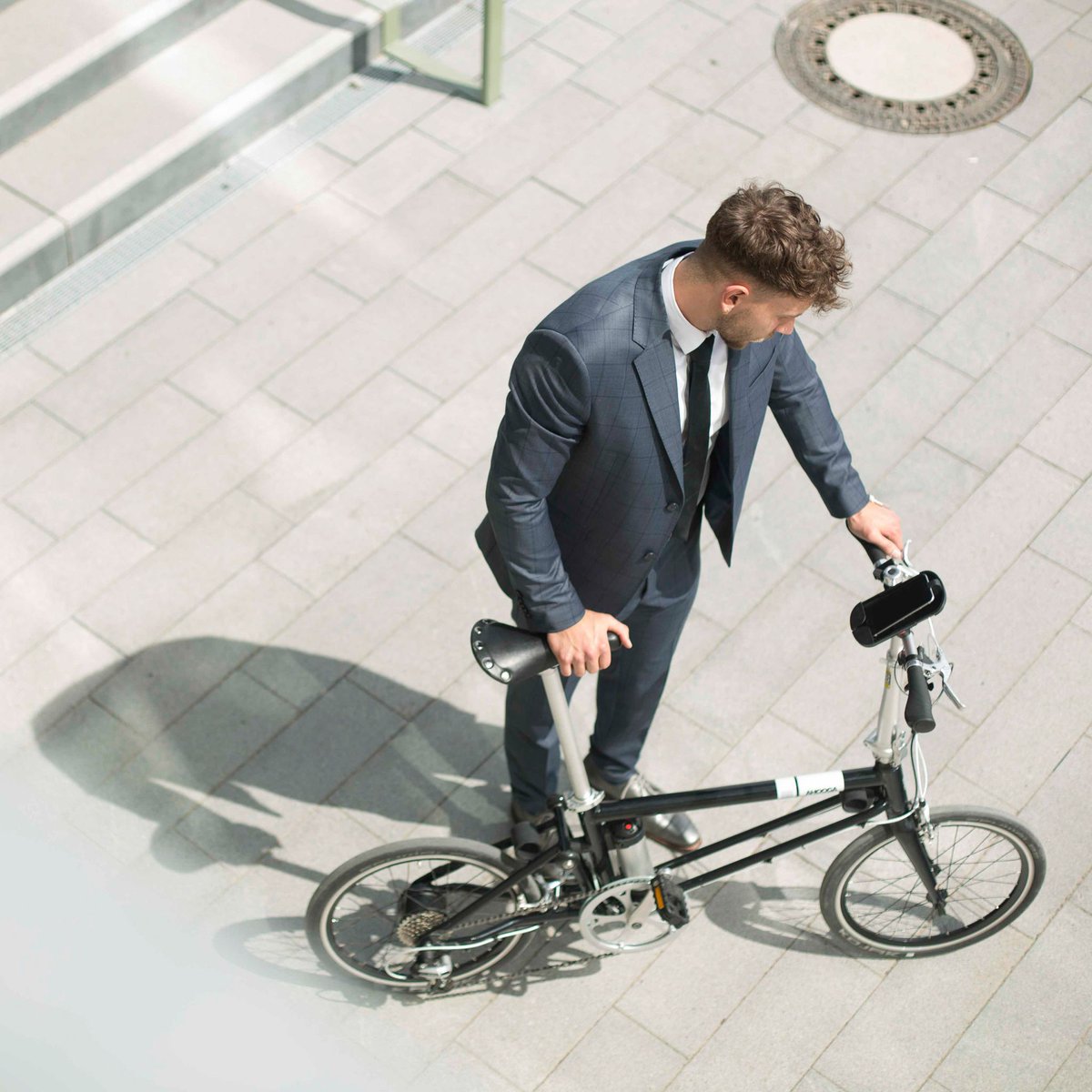 Dein iPhone ist sicher befestigt und du brauchst kein Bedenken über die Stabilität haben. Von Radfahrern und iPhone Besitzern empfohlen 😊

#sminno #innovation #cockpit #bikeapp #fahrradhalterung #cycle #bike #ahooga  #commute #officeride #business #urban #germany #hessen