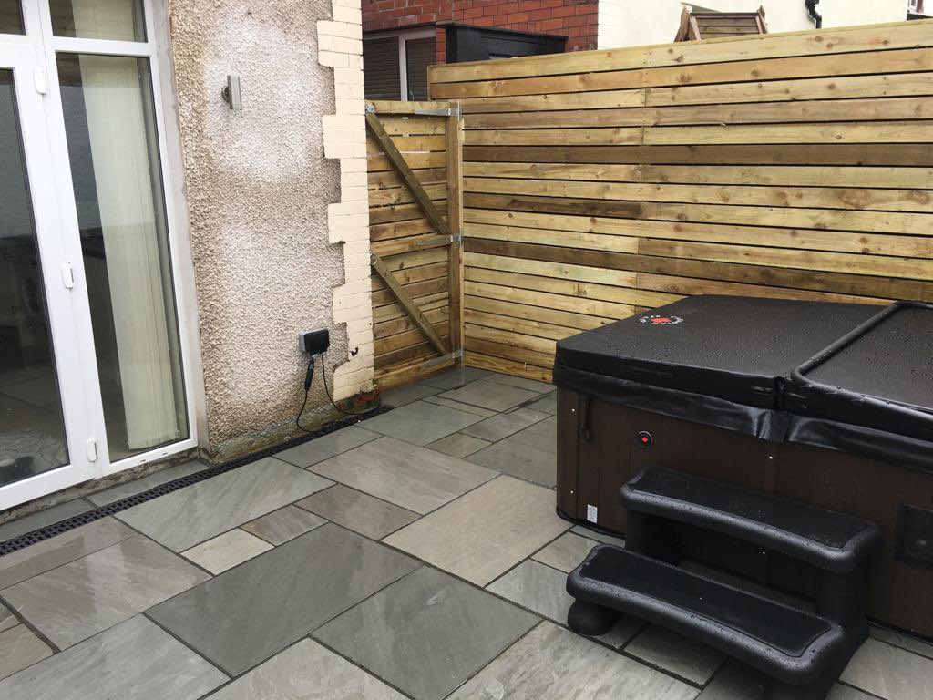 home_mst's tweet photo. Project completed for a lovely customer in Barry ๐๐ป
Dated garden to a contemporary outdoor space to enjoy ๐
โ
bespoke horizontal fencing
โ
Promenade Sandstone Paving
โ
Made to Measure Gate
https://t.co/M7ITCGvJy0 #gardentransformation #contemporarycourtyard #bespokefencing https://t.co/kpi2Y9ETOr