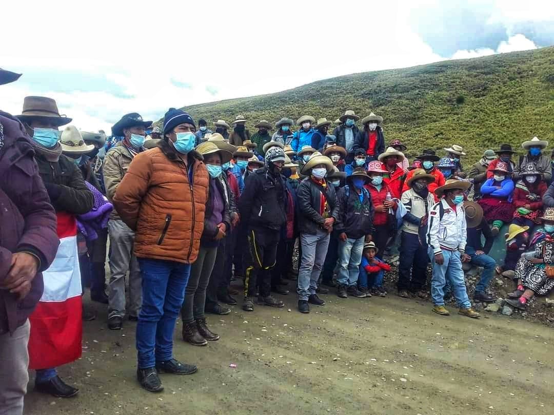 NoticiasSER's tweet photo. #CUSCO | Se reactivan las protestas y movilizaciones en conflictos mineros de #Chumbivilcas y #Espinar

La provincia de Chumbivilcas cumple su quinto día de protestas contra #Hudbay mientras Espinar convoca huelga para el 28 de enero contra #Xstrata

➛ https://t.co/CMjjhk9bcf https://t.co/7p2mbi50G1