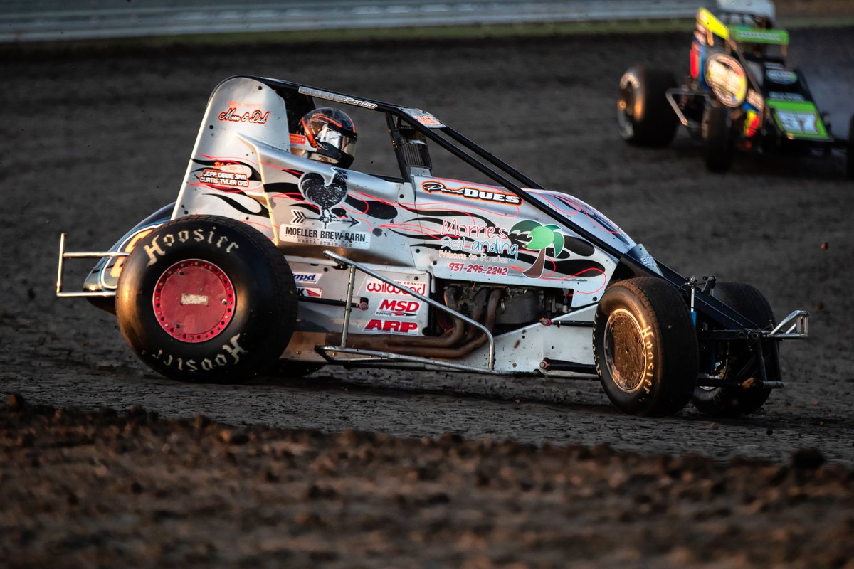 IRIphotography's tweet photo. Two for Tuesday featuring Paul Dues at Gas City Speedway. https://t.co/vieHJ500uz