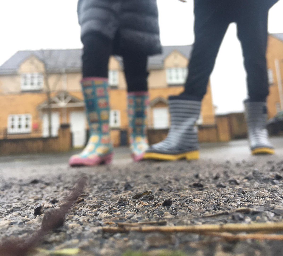 creative_flare's tweet photo. Proud mums alert 🚨 we told the kids when they are out on the #jumpconnector #walkingchallenge then take pics. Mini #creativeflare bossed the challenge and took amazing photos @creative_flare @rozinatariq1 https://t.co/r1eQrzxz5g