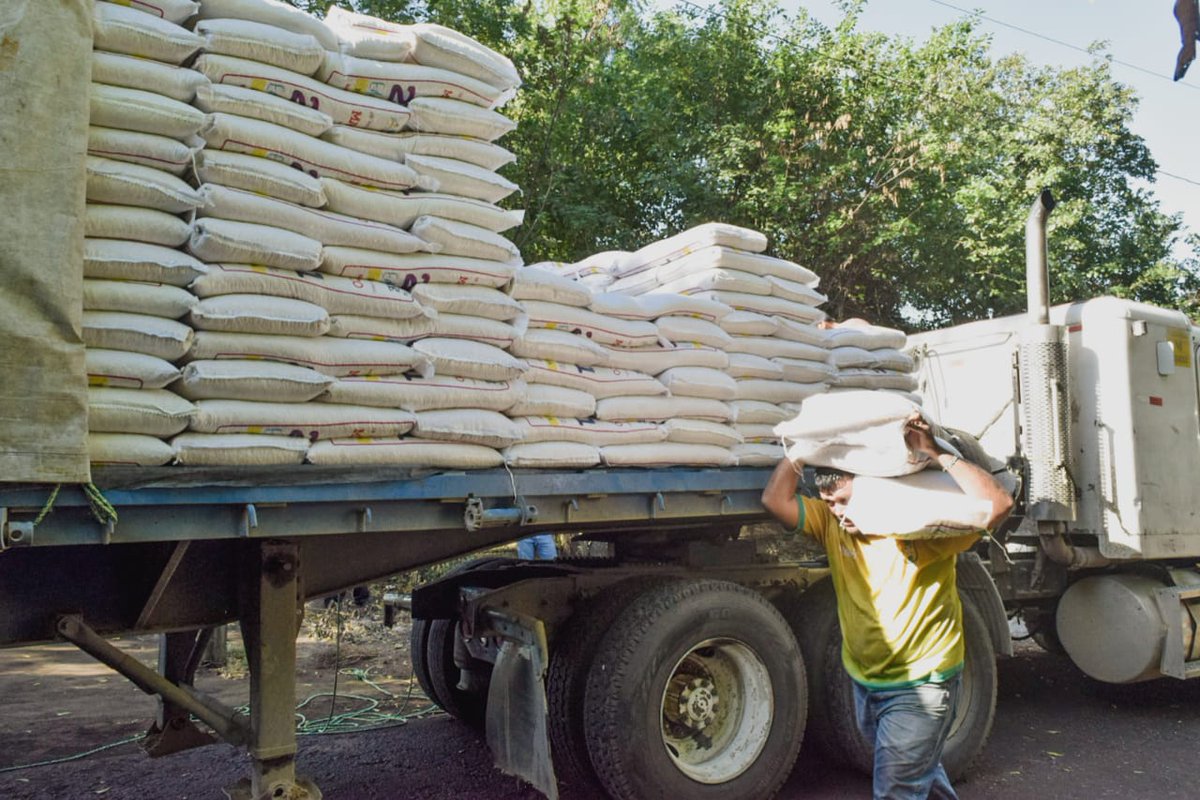 clender2020's tweet photo. #Nicaragua 🟥⬛  Distribución de merienda escolar, que envía el Gobierno del Frente Sandinista, en la ciudad de León.
#PatriaUnidadYPorvenir
#LeonRevolucion
#19Enero https://t.co/6rHFyrxkSp