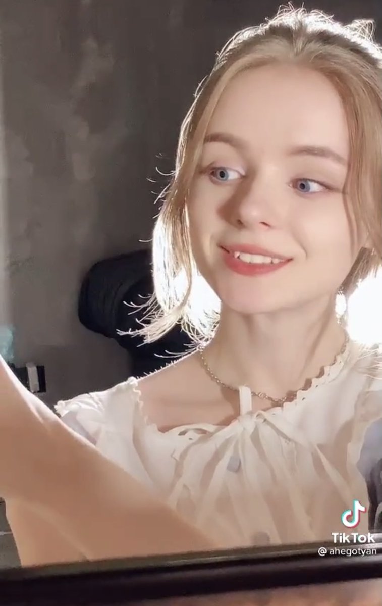 ファミノフ産 Ahegotyanさん Tiktokでこの頃良く出てくる55万人フォロワーいてバズってるロシアの方 変顔するし何となく似てるしみうちゃんが白人さんならこうかもと思う 笑 ファミノフ産 Ahegotyanさん Tiktokでこの頃良く出てくる55万人フォロワーいてバズってるロシアの方 変顔するし何となく似てるしみうちゃんが白人さんならこうかもと思う 笑