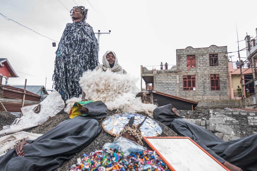 DavidRooster3's tweet photo. #écologie_universelle
Ingeta Film expérimentale by Koko Kabamba
Constum:@ Mivazi, @Koko_kabamba , 
Artists performeur: @DavidRooster3 ,@franckiss @HeartistC
Photo by @moses_sawasawa https://t.co/jxl7xuzXI9