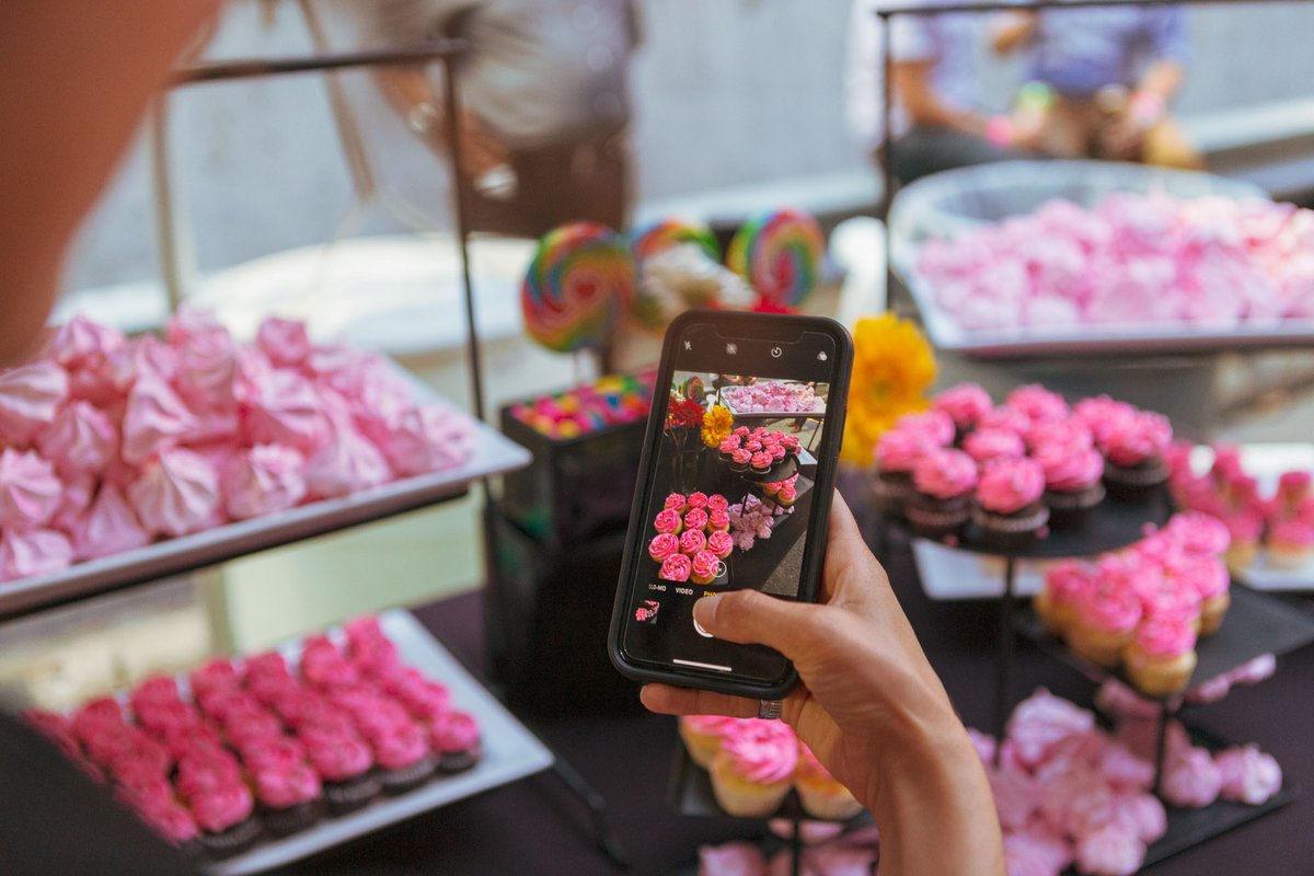 Gorgeous florals or edible cupcakes and meringues? Unreal O&amp;B!