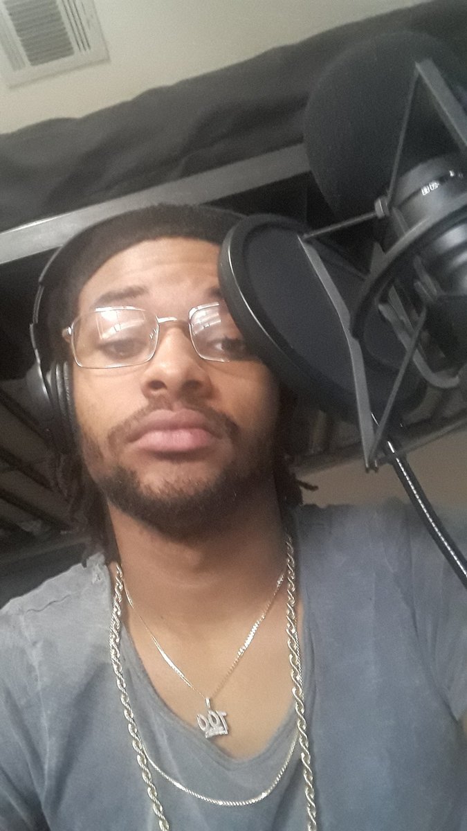 Bfuegoo1's tweet photo. Finna be dropping this heat soon!🔥 https://t.co/Y6t7lfMeL5