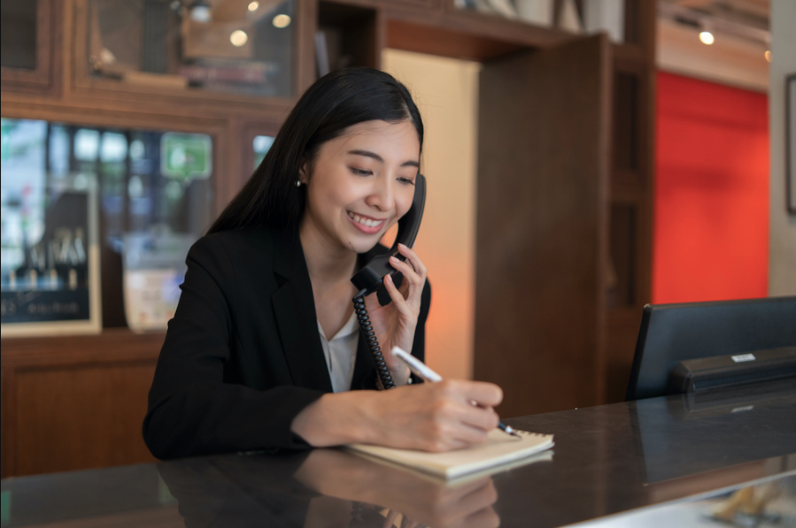 AllegianceStaff's tweet photo. Seeking employment in hospitality? ๐ฅ๐ฒ๐ฎ๐ฑ ๐ผ๐๐ฟ ๐ป๐ฒ๐ ๐ฏ๐น๐ผ๐ด on what to look for in a REAL hotel front desk job description.
https://t.co/DBhwCTvZGZ
#HospitalityJobs #HospitalityWork #FrontDeskJobs #HotelJobs #TempWork #FlexWork https://t.co/R9rHzbK4cx