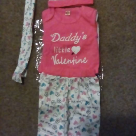 I love this material 
Package included: 1 x Bodysuit + 1 x Pants + 1 x Hat + 1 x Headband
Available at amazon.com/gp/product/B08….  #babyclothes
#producttester #productreview #gotitfree  #gotitfreetoreview #tomoson  #reviewsbyjay