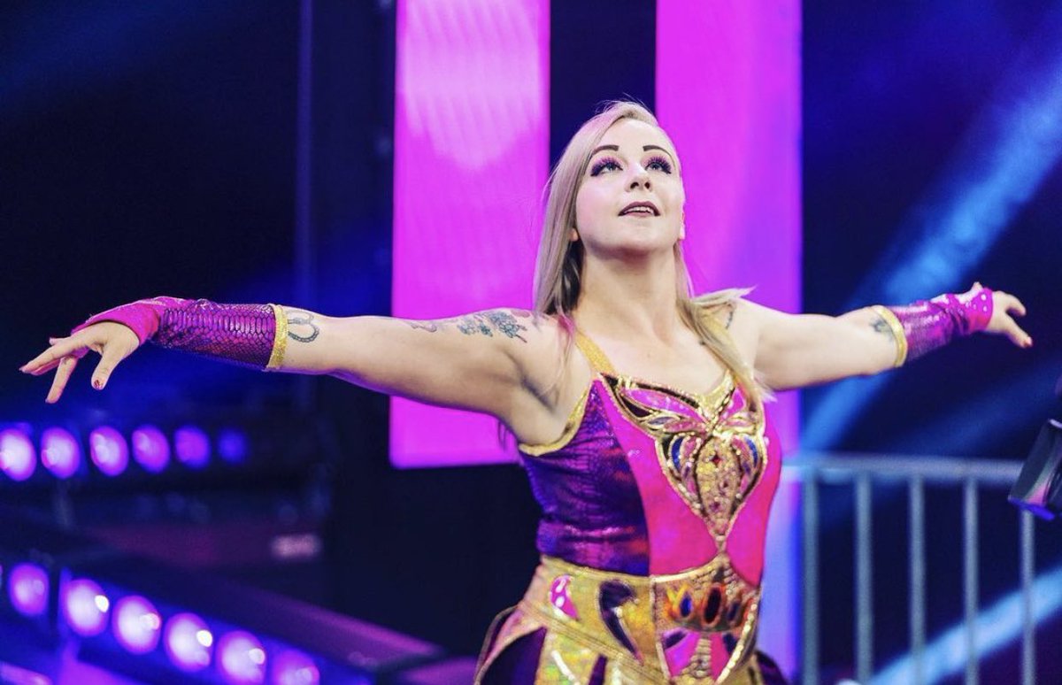 WWNSHINE's tweet photo. 🚨 Match Announcement!🚨

If two people have the same last name, we have to put them in a match together. Those are the rules!

The Crown Jewel @Kimber_Lee90 will face The Queen of the Southeast @stormielee!

#SHINE66
Tickets &amp; Info at https://t.co/jCMCPl04Jg https://t.co/iPEsZw7FJk