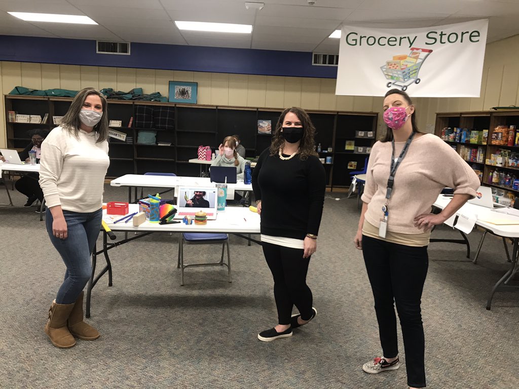 ShullELC's tweet photo. Spending a fabulous morning of PD with the amazing staff @ShullELC @RayPec https://t.co/GCqojHDqUC