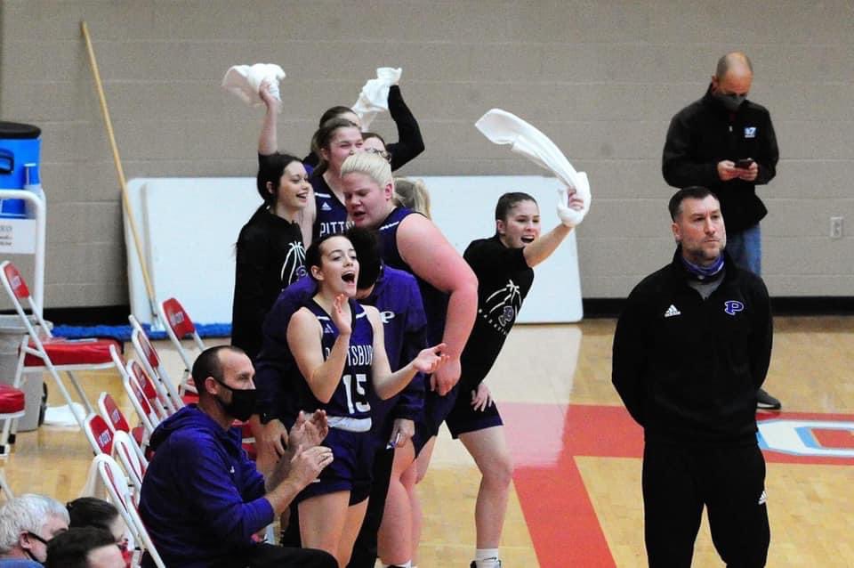 sportsinkansas's tweet photo. Pittsburg HS girls have been a nice surprise in 5A girls basketball at 6-0. Ranked #6 in the state this week. First time ranked in maybe over 20 years? Nice work by HC Kris Crotts. Total team effort. We catch up with him today on radio - @espn1007 4-5 pm #sportsinkansas https://t.co/IiV5KqElBi