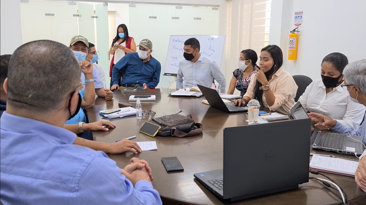 folmedoarango's tweet photo. Los alcaldes del Bajo Cauca plantearon la creación de un nuevo esquema asociativo entre los 6 municipios y solicitan a la Universidad Nacional la formulación de un proyecto de minería responsable en el territorio.

@GobAntioquia @UNALOficial @RenovacionCo #pdet https://t.co/dfGb6yHcQU