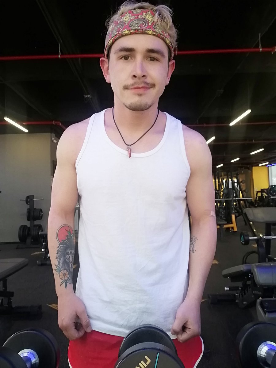 fuckbuddyandy's tweet photo. Saludos desde el gym. Ya entrenaron hoy? 💪 https://t.co/sOq4ZRV9v5