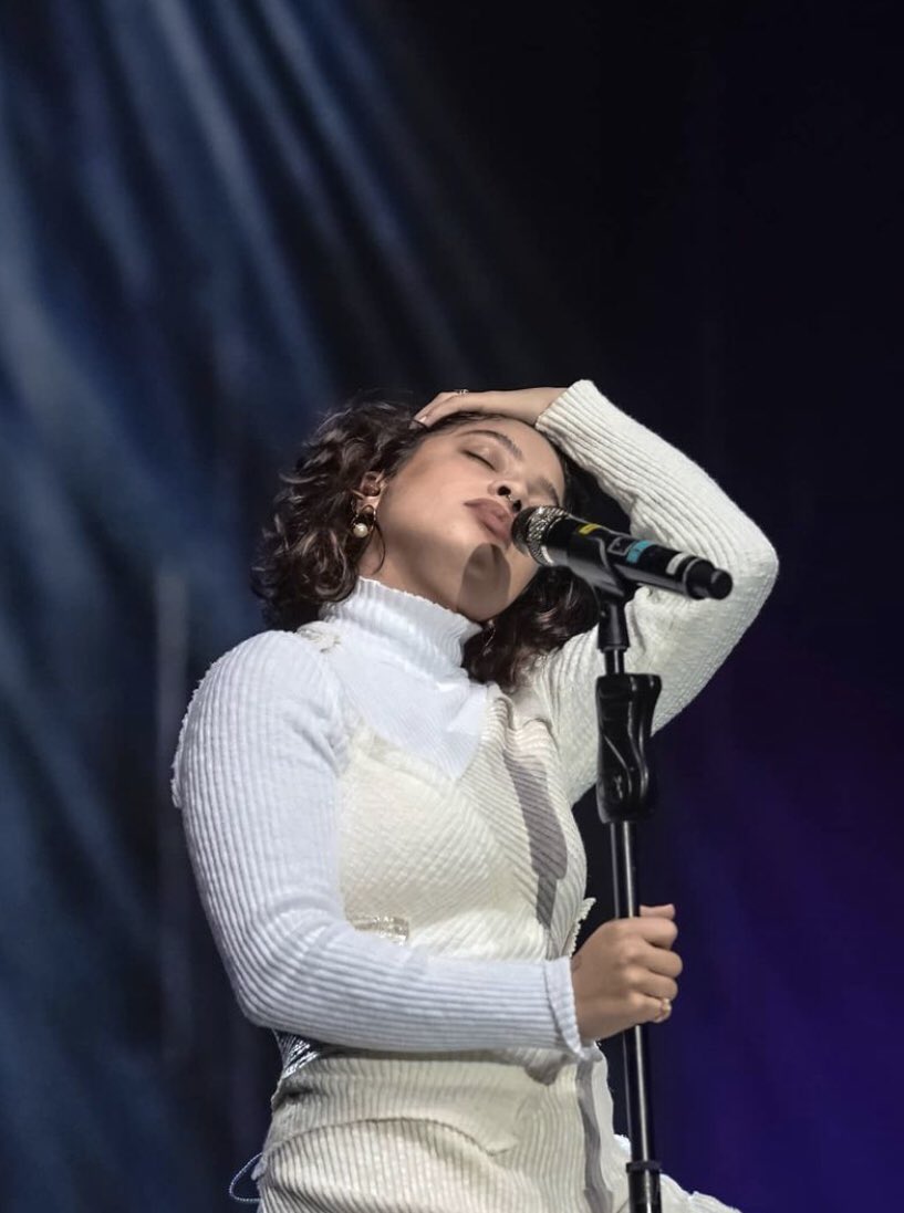 kianasource's tweet photo. Concert memories https://t.co/7KfryhYIdd