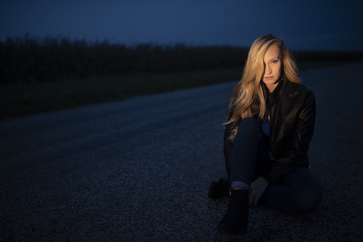 Night/light. #wonderwoman #woman #blondebombshell #womanmodel #womanbody #twilightscapes #skyback #platinumhair #coldblonde #blondhairstyle #blonde #twilight #blondehair #womanportrait #blondewoman #blondehairgoals #blondlonghair #female