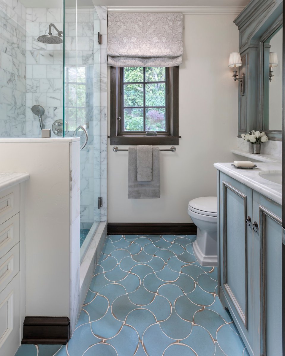 ElementsTile's tweet photo. A bathroom with personality.

#authenticllyours #europeanbathroom #remodel #rusticfrench #interiordesign #authenticinteriors #thefrenchnestcointeriordesign #tucsoninteriordesigner #stonewall #antiquedoors #chisledstonefloor #somnumedias #tileelements https://t.co/UaBaXQR0T8