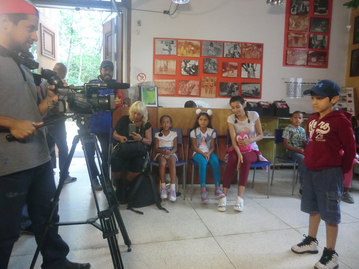 LuisinfoVe's tweet photo. iniciamos con nuestro programa del día, donde conversaremos sobre el Foro Social Mundial en su Versión Virtual, capitulo Venezuela y como apoyara infocentro a estas organizaciones.
También estaremos estrenando la Sección de l@s mini youtubers de infocentro.
#OtroMundoPosible https://t.co/WSa2HrAWsb