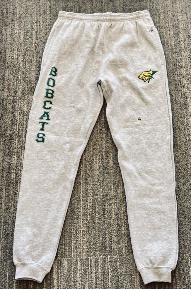 Joggers are available on our website now! Go get a pair to stay warm this winter season before we run out💚💛(greenandgoldthreads.com)