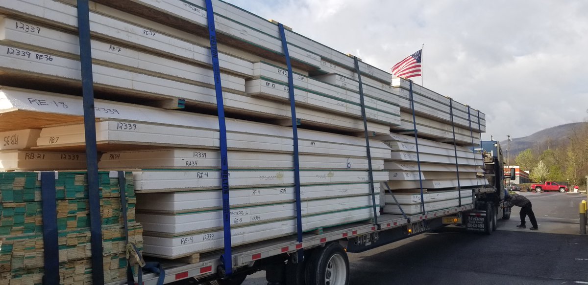 Panelwrights's tweet image. A great big load of 8 1/4" roof SIPs on their way to a Panelwrights jobsite. 
#StructuralInsulatedPanels #SIPconstruction #BuildingwithSIPs