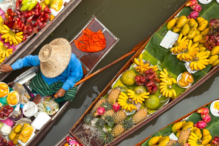 Missing #travel because of the pandemic? <a href="/FoodNavigator/">FoodNavigator.com</a> <a href="/ECrawfordwrites/">Elizabeth Crawford</a> explains how culinary tourism provides a way to "travel" without leaving home. ow.ly/Jbuy50DcG3r
