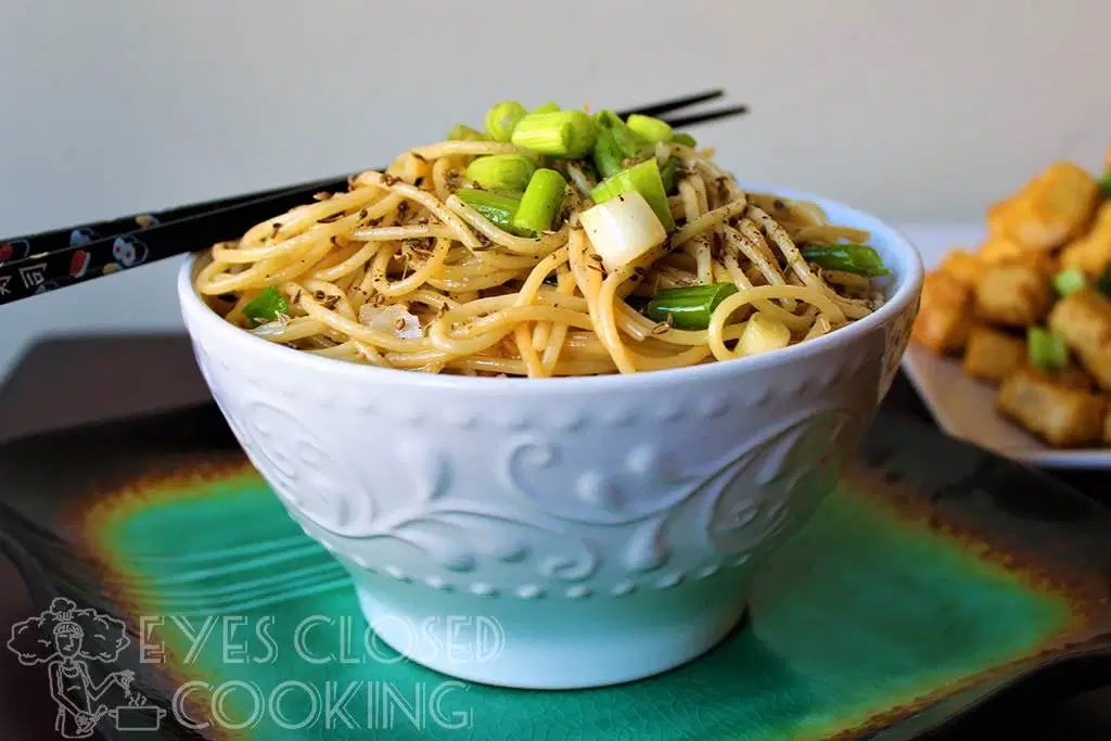 eyzclosedcookin's tweet photo. Toasted Sesame Noodles for #Veganuary! 💛 Incredibly savory with a punch of salty, toasted sesame flavor. 🧂🥢 Recipe: https://t.co/CnYzyiJEAq
_ _ _
#vegan #veganuary2021 #sesamenoodles #toastedsesameoil #noodles #easycooking #eyesclosedcooking https://t.co/P2NgpvfS5s