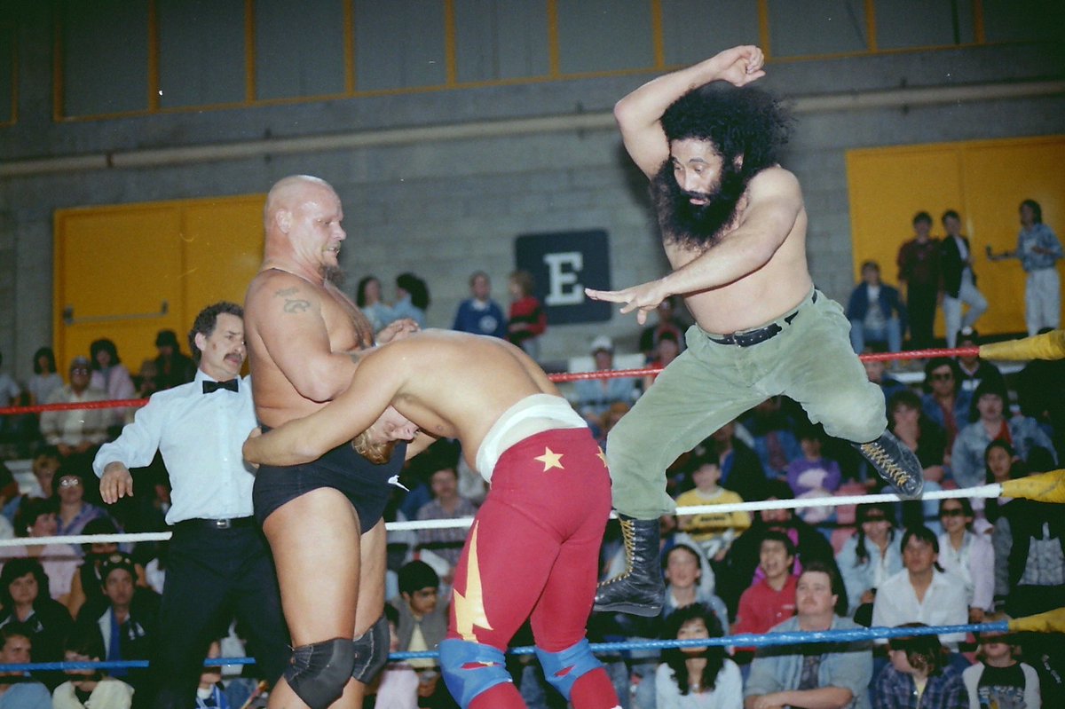 StomperGouldie's tweet image. Duke Myers and the Cuban Assassin double team Owen Hart.