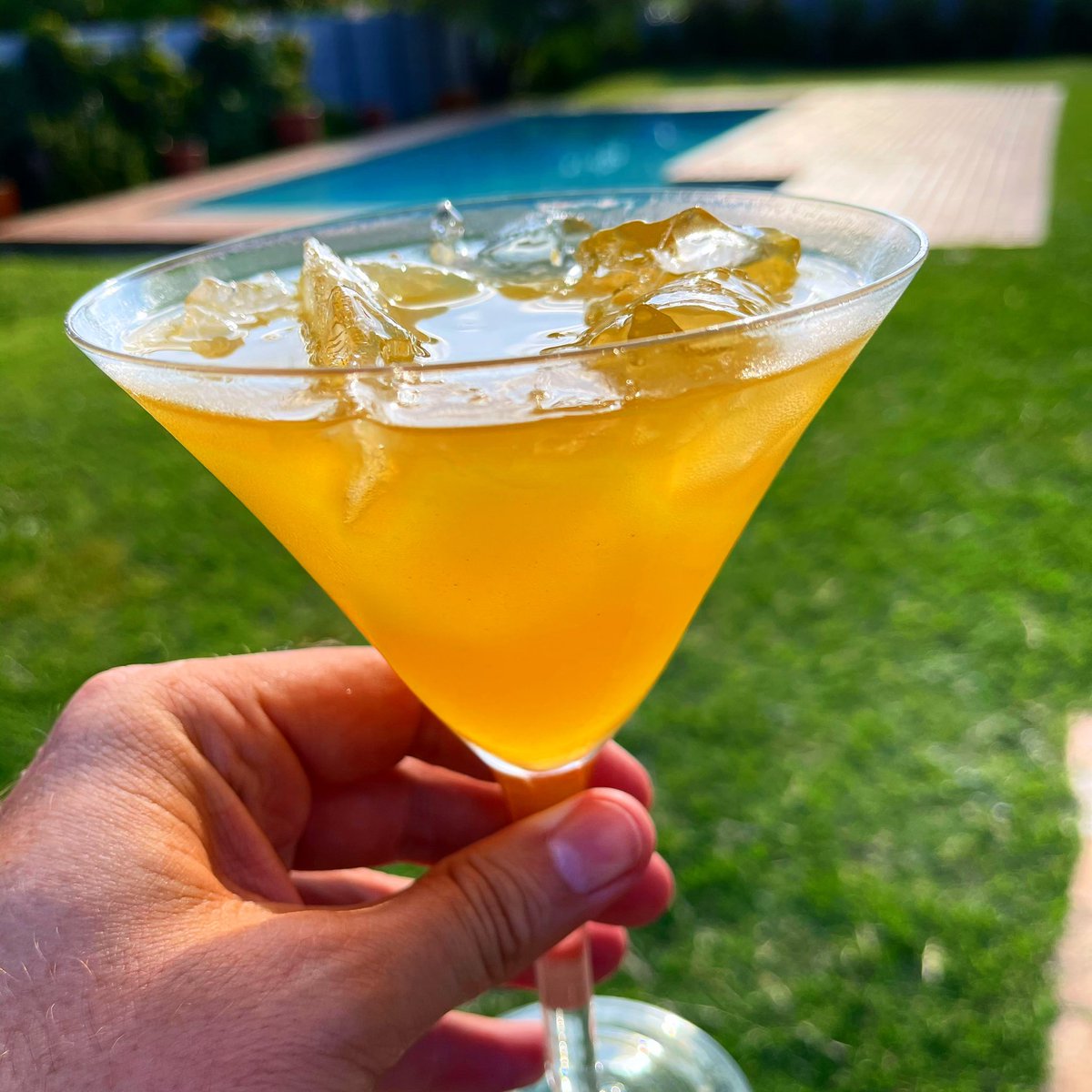 LifeWineDine's tweet photo. This is called a βMoot-tiniβ (if you stay in The Moot ) and itβs delicious! Double shot #tequila double shot #tripplesec & Pineapple juice! Lots if ice and whabaaammmm! Just gorgeous!!! #cocktails #lekker #summer #drinkoclock https://t.co/EN60AOlcYF