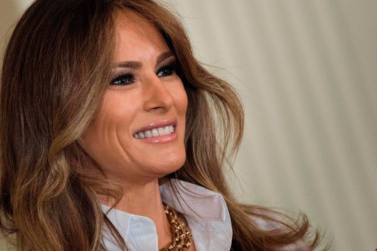MrsOpenminded's tweet photo. The Hill:
CNN poll: Melania Trump leaving office as least popular first lady ever.

https://t.co/ZX06aT8msl https://t.co/jyMJH61TcC