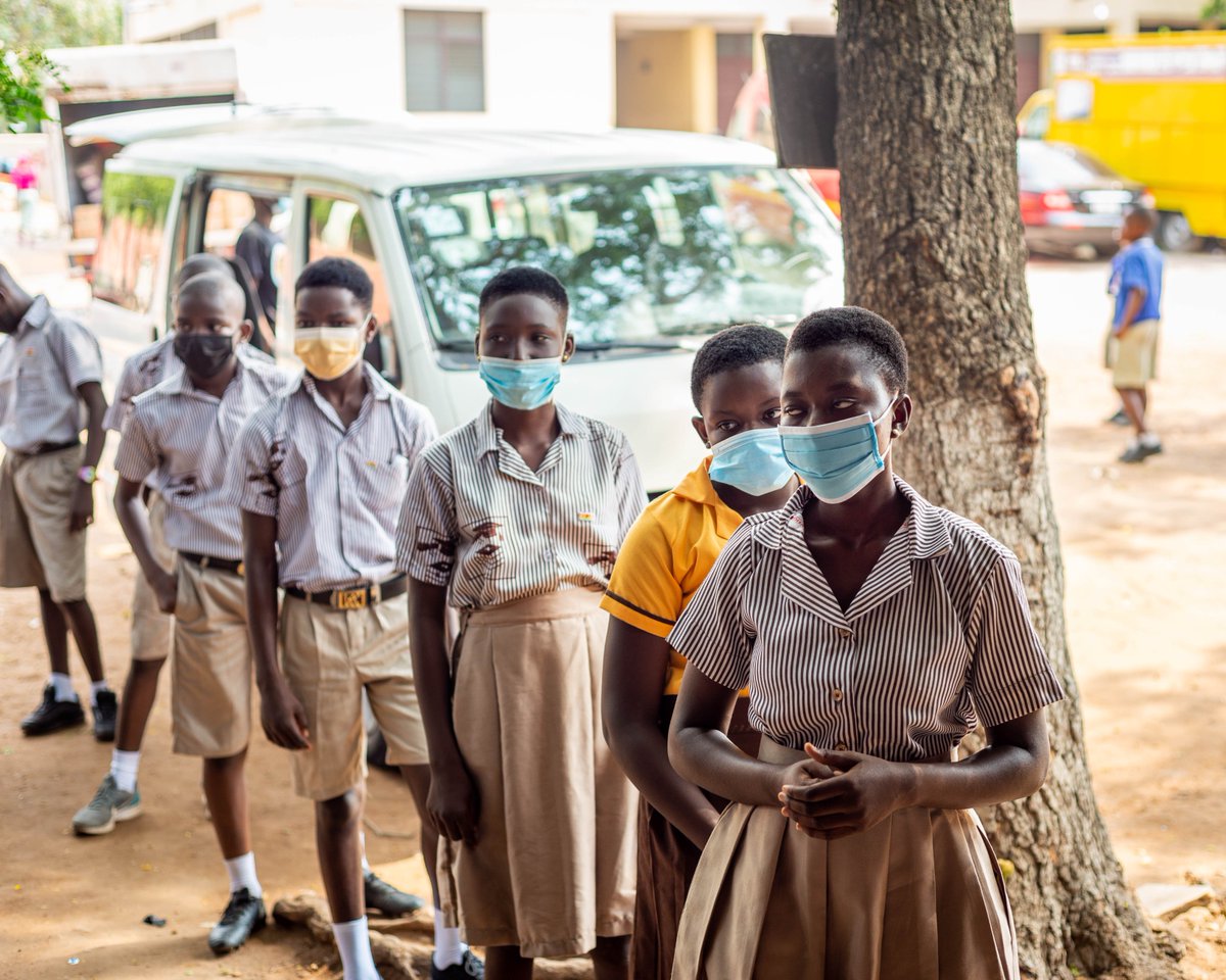 firstnatbankgh's tweet photo. Today, staff of our Makola branch supported some schools with face masks and shields at Accra Central (Makola) in true #FirstNatBank fashion!

This was done to help the students start their academic year right - safe and protected!

#HelpYourself
#HelpOthers
#Howcanwehelpyou https://t.co/mmIQNHKGEu