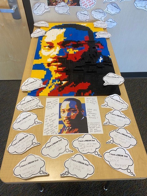 Pine Ridge Elem. students created a collaborative portrait of Civil Rights leader Martin Luther King, Jr. using <a href="/LEGO_Group/">LEGO</a> blocks to address questions about social justice, racial equality &amp; his legacy. 

READ: bit.ly/3p0TkSv

#CCSDForwardTogether #CCSDK12