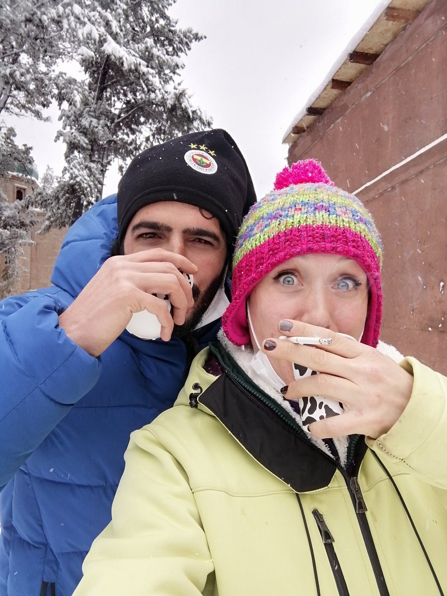 Dizi setlerinde ailemizden çok birbirimizi görüyoruz,aile oluyoruz. Yalçınım can dostum benim 💙🌼