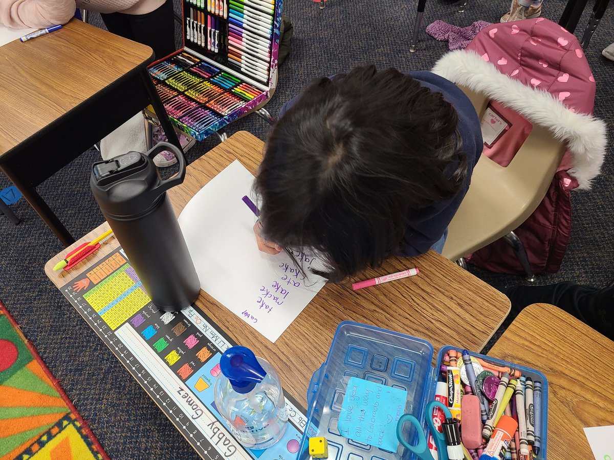 kelli_321's tweet photo. "Jot Thought" Ss jotted down all the Vce words they could think of in 60 seconds. Then they read the words they wrote out loud for quick check. #CVrelentless #Crestview2 https://t.co/mU2pwvSY3W