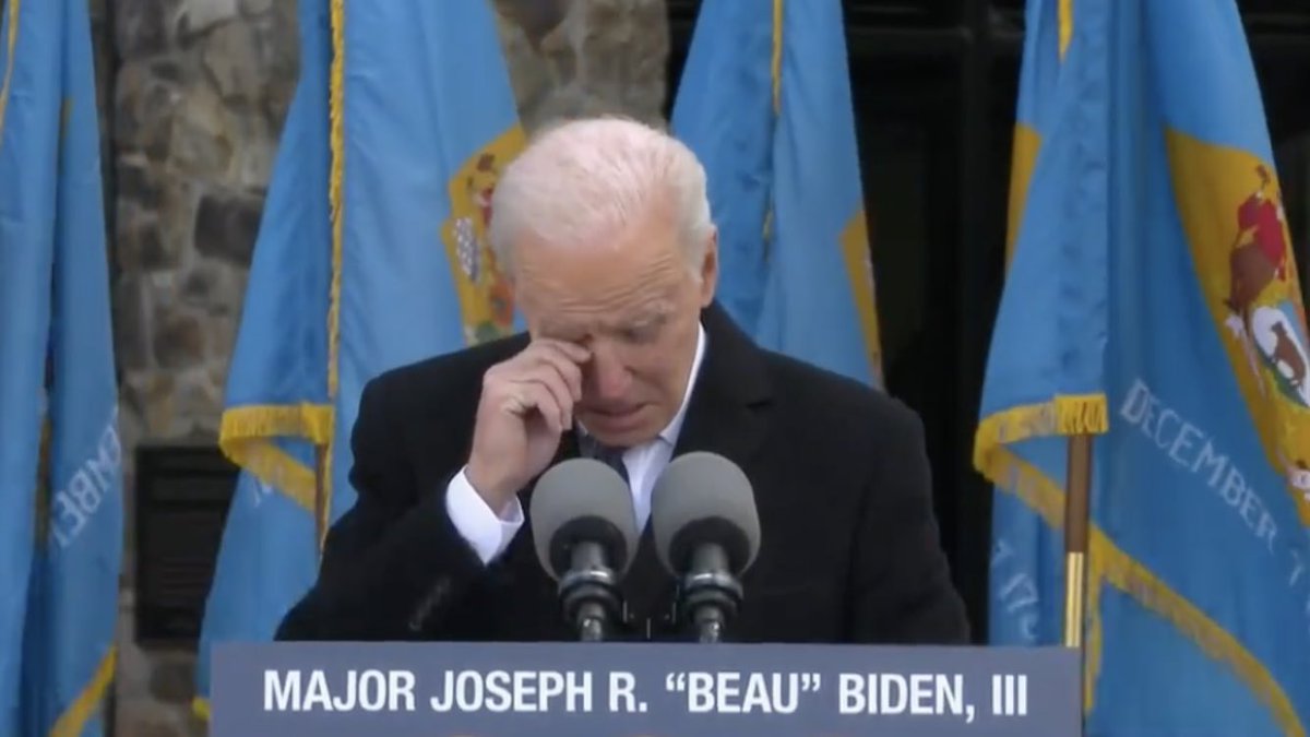BrianOD_News's tweet image. An emotional @JoeBiden wipes away tears and quotes James Joyce as he departs Delaware for Washington ahead of his #Inauguration tomorrow. @rtenews