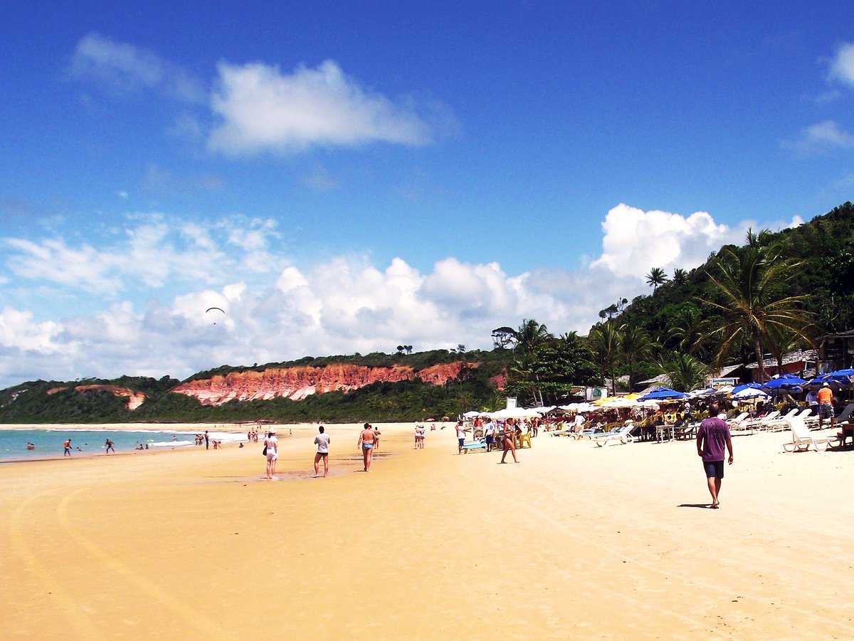 🇺🇸 Arraial d'Ajuda is a village with paradisiacal beaches, charming streets, colorful houses and a bucolic climate.
🇧🇷 Arraial d'Ajuda é um povoado com praias paradisiacas, ruas charmosas, casas coloridas e um clima bucólico. 
👉 buff.ly/2M2PWIg