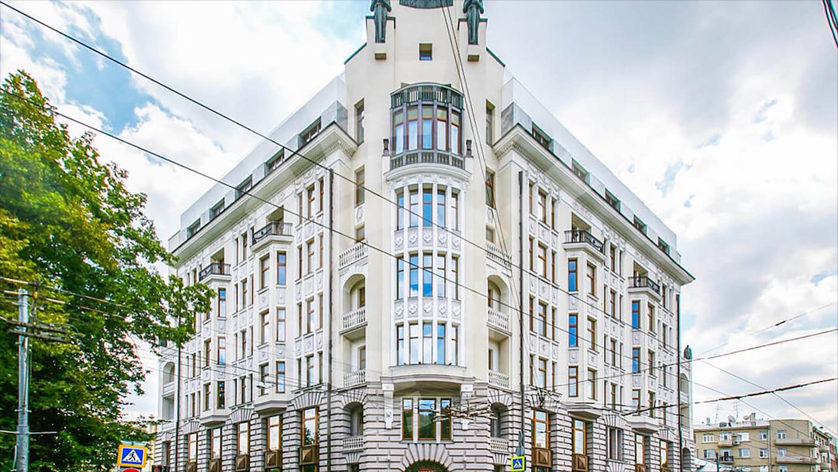 A former Gazprom subsidiary called “Teploinvest” used to own several luxury apartments in Moscow near Ostozhenka. Two of these homes later changed hands memorably; one was sold to Kabaeva’s mother and the other to Krivonogikh’s mother (Kabaeva’s mom got the nicer one).