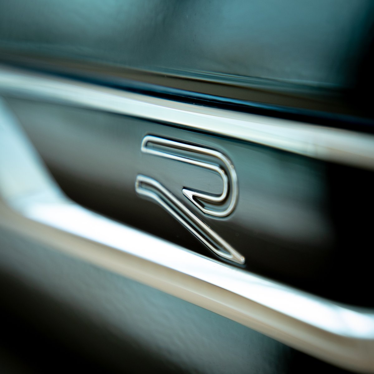 VWstjohns's tweet photo. Just landed in our showroom is this 2021 Atlas in Racing Green Metallic with R-Line Package, Captain's Chairs, and Shetland-Quartzite interior... it's a beauty! https://t.co/e5BH62weLY