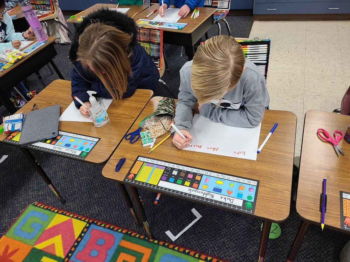 kelli_321's tweet photo. "Jot Thought" Ss jotted down all the Vce words they could think of in 60 seconds. Then they read the words they wrote out loud for quick check. #CVrelentless #Crestview2 https://t.co/mU2pwvSY3W