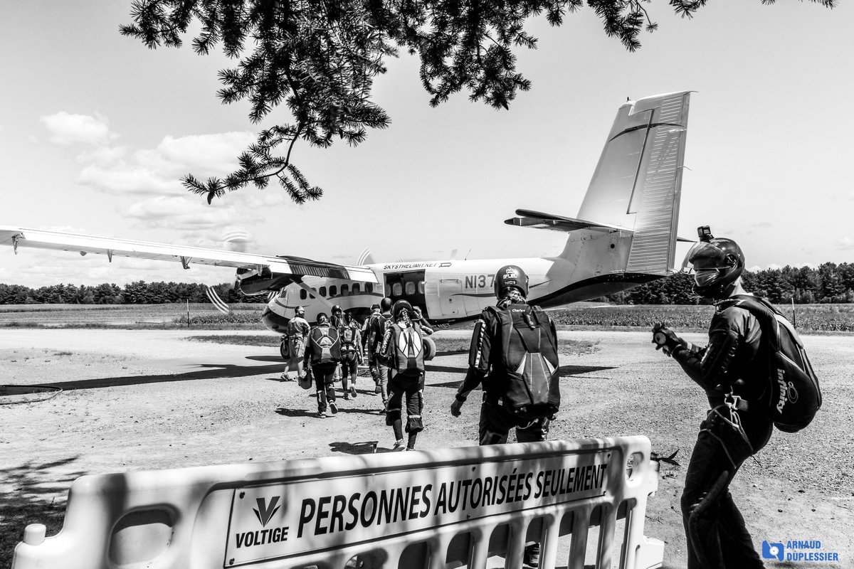 arnodu's tweet photo. Plus que combien de dodo avant la reprise ? #skydive https://t.co/p2yxRLtjQA