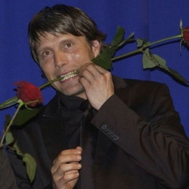 mads mikkelsen as vincent van gogh paintings : a thread