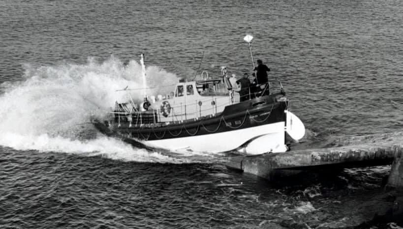 52 years ago this week the brave & hardy volunteer crew of the @RNLI lifeboat #SolomonBrowne  were helping to #savelivesatsea READ facebook.com/66032592402859… #IronMenInWoodenBoats