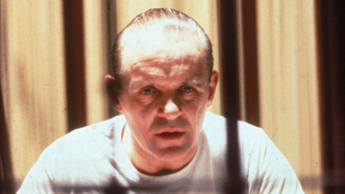 5. Hannibal’s cell was scary as it looked.“It was such an eerie set,” Foster says. “All the different inmates, all very dark and moody, and then we come to Lecter’s: It’s kind of bright and fluorescent lighting and two-dimensional”  http://bit.ly/2LMRWVh&nbsp;