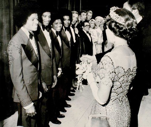 LostGlasgow's tweet photo. It's Dolly Parton's birthday. Here she is, right at the end of the line, in 1977, meeting wee Betty Windsor, when the Royal Variety Performance came to Glasgow's King's Theatre. https://t.co/tWsvh1pnrT