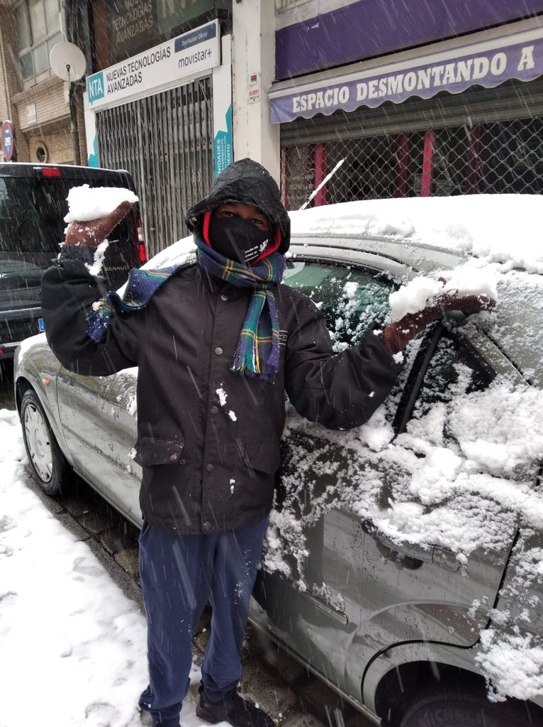 Despedimos con todo cariño a Olivio, que vuelve a Guinea Bissau curado de su cardiopatía tras ser operado en Zaragoza.

Buena vida, querido amigo.