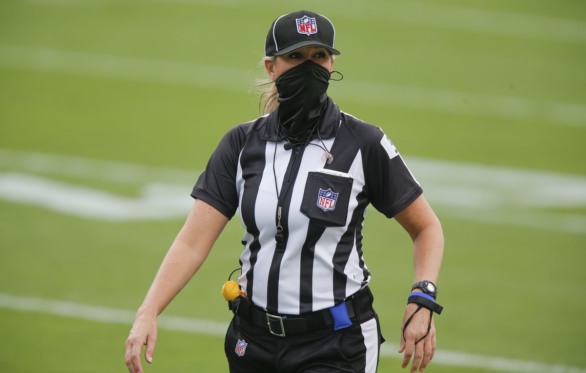 OnHerTurf's tweet image. Down judge Sarah Thomas will become the first woman ever to officiate in a Super Bowl this February 👏

#FootballisFemale | @snfonnbc