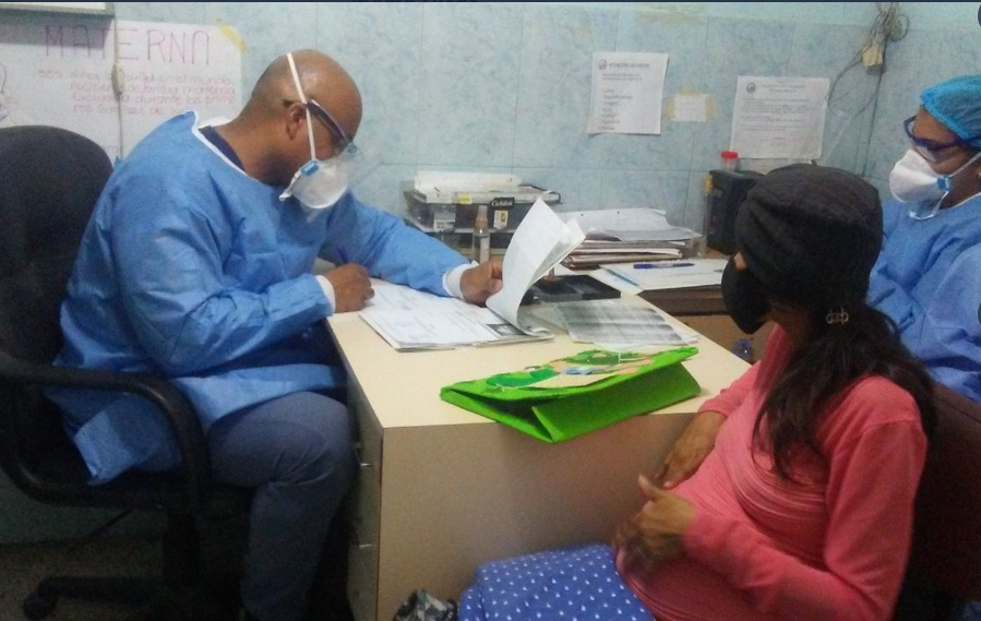 ivssoficial's tweet photo. En el marco del plan #PartoHumanizado el personal médico asistencial del @AmbOjeda del estado #Zulia continua garantizando atención óptima para las gestantes. 
#DiputadosPorLaPatria
#ProtecciónSocialSaludYPrevención
#PorUnSeguroMásSocial 
#IVSS
@MagaGutierrezV 
@NicolasMaduro https://t.co/o9xvBOZNTs